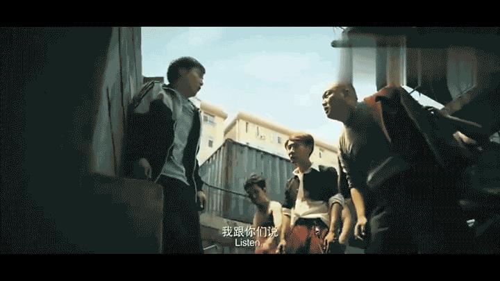 2013年，男孩与蟒蛇同居8年，蟒蛇趁人不注意跑到邻居女孩床上