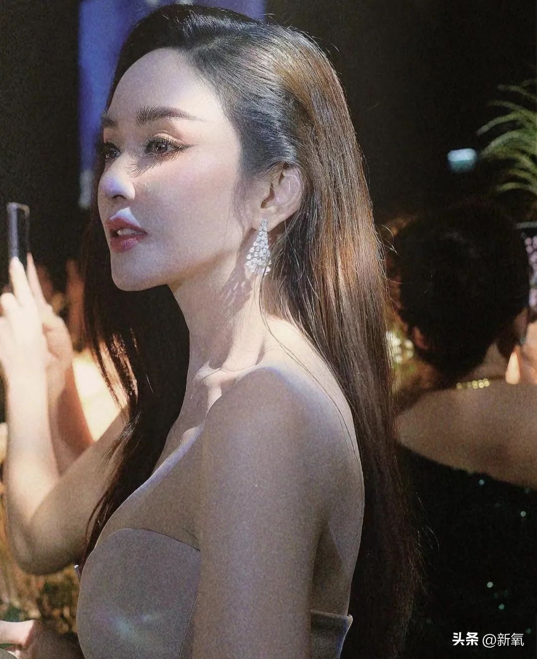 挺着大肚子逼退小三9年后，她终于复出了