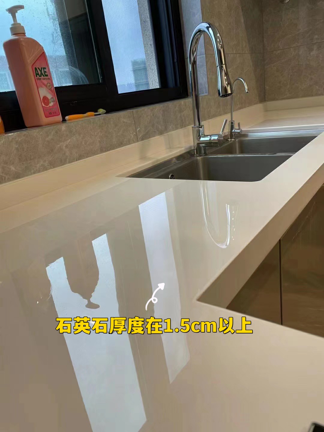 石英石台面是目前橱柜最常用的,橱柜台面石英石选购注意事项