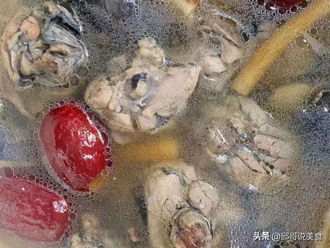 冬天润肺全家都适合喝这道汤,冬天天气干燥喝什么汤润肺滋阴