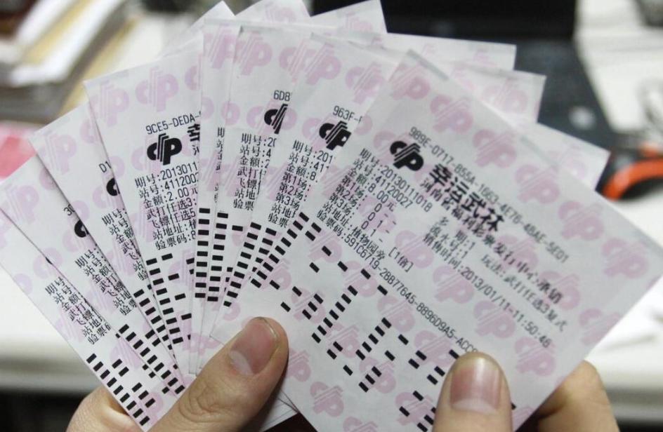 男子中700万彩票后挥霍一空被抓,男子彩票中700万挥霍一空被抓