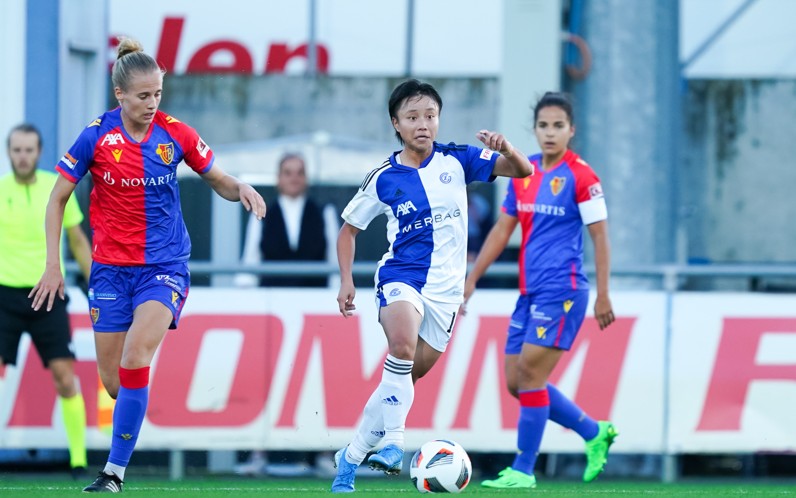 张琳艳获2023中国女子金球奖,金球奖女足得主