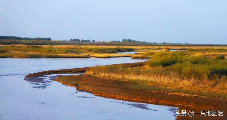 中国唯一一个被沙漠环绕的县城,我国西北方有个小城市