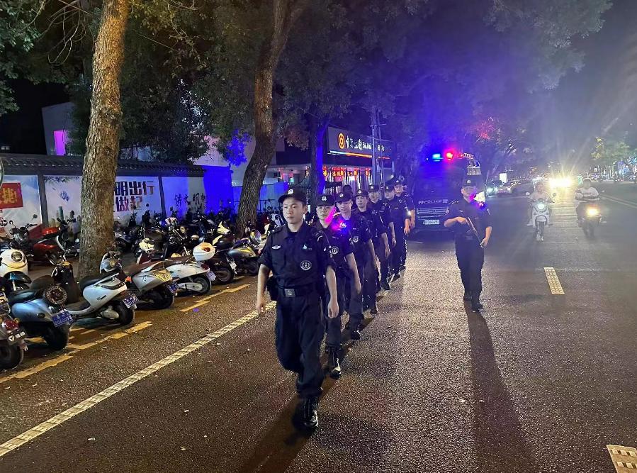 警方开展夏夜治安巡查宣防行动,再加码夏夜治安巡查宣防
