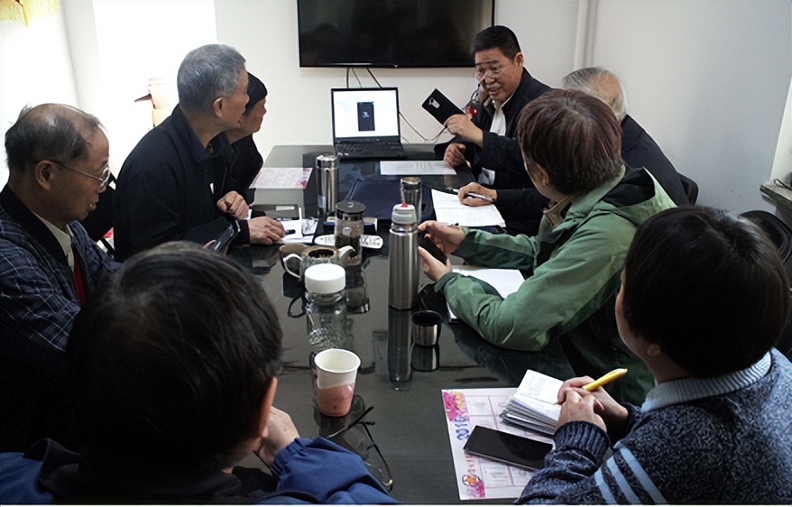 天有一双手——记军休干部吴建德义务为民服务11年