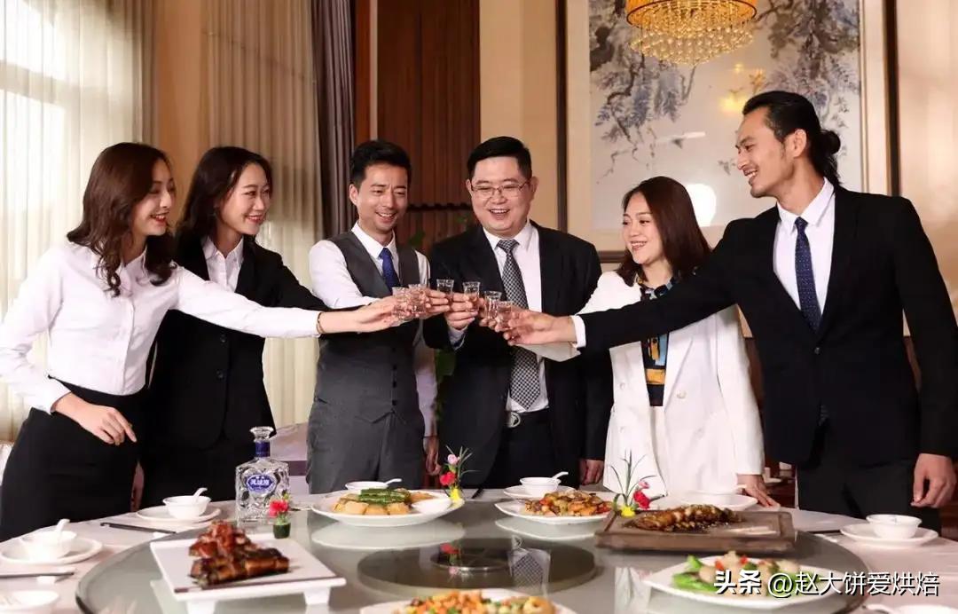 5瓶啤酒相当于多少白酒度数,一罐330ml啤酒酒精度2.5算酒驾吗