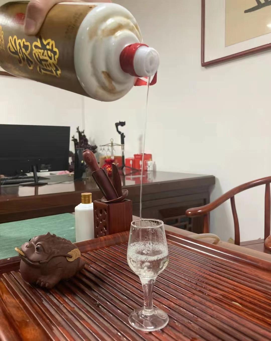 赖茅97香港回归纪念酒1000ml正品,赖茅97庆香港回归特制酒真假鉴别