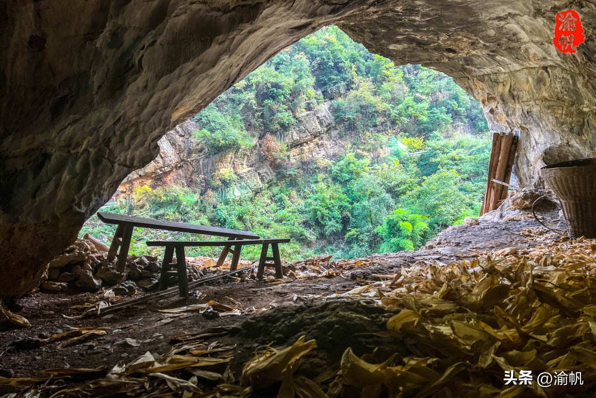 重庆深山悬崖上发现辉煌建筑房屋,重庆大山悬崖峭壁发现千年古房子