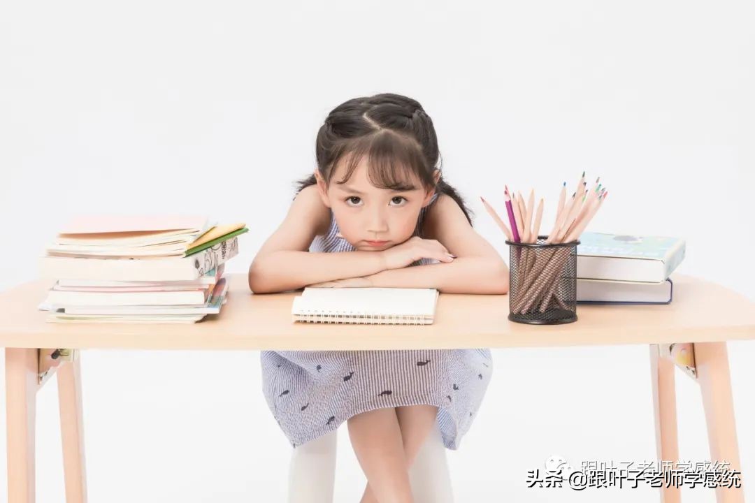 左撇子被强行纠正的后果,左撇子成年了怎样纠正