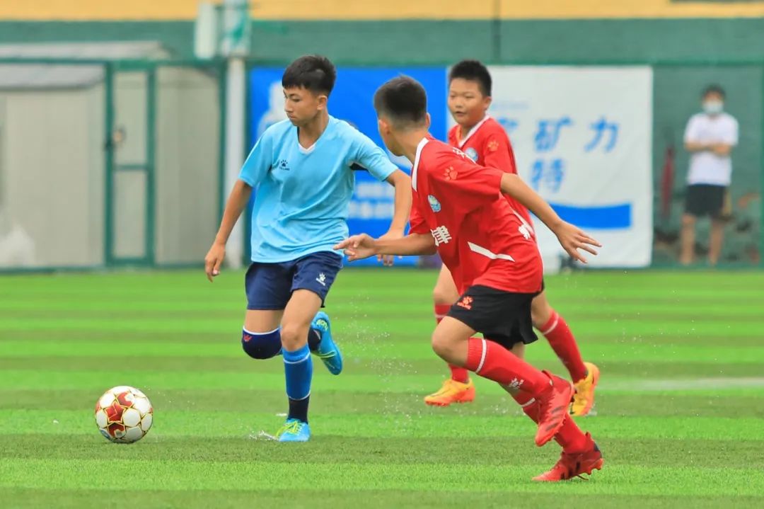 “十城带百县”助力乡村振兴｜“石榴籽一家亲”*疆新**和田足球小巴郎天津夏令营足球友谊赛在津举行