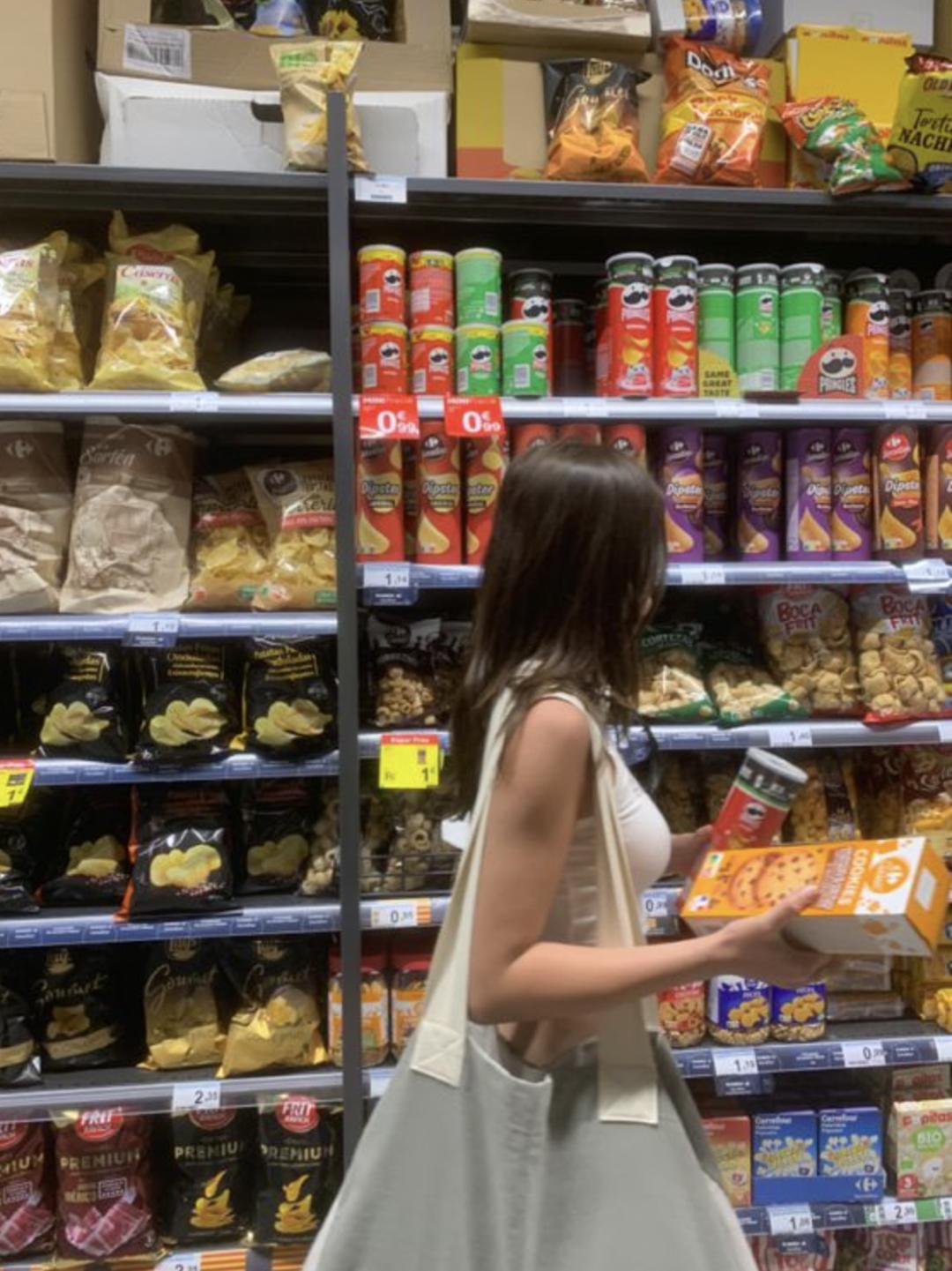 在香港买到过期食品怎么赔偿,专门卖过期商品违法吗