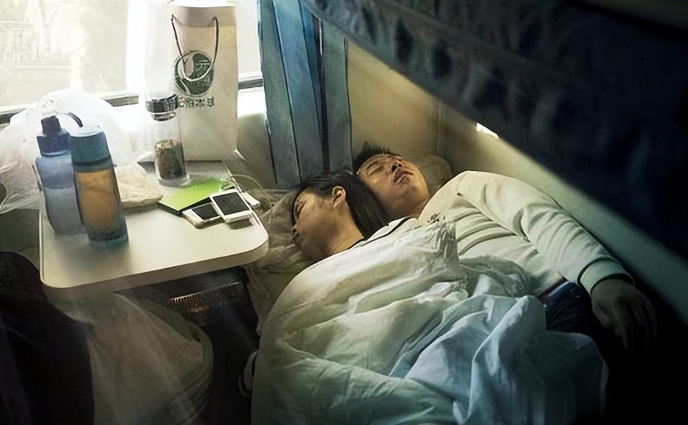 为啥火车软卧允许男女混住,火车软卧可以情侣睡吗