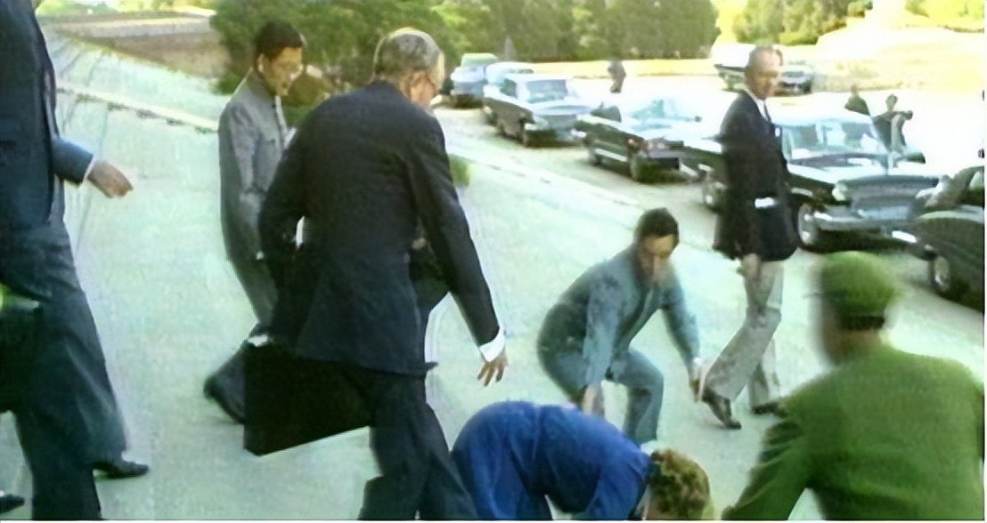 军委制定接防香港方案，忽视了*力武**准备，*小平邓**沉着脸说了2句话