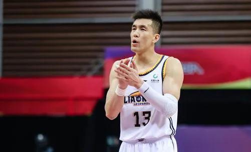 中国男篮名单怎么没有赵睿,中国男篮后卫赵睿运球