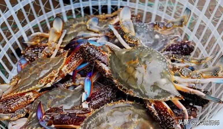 水产市场梭子蟹挑选方法,海鲜市场梭子蟹怎么挑选有肉肥