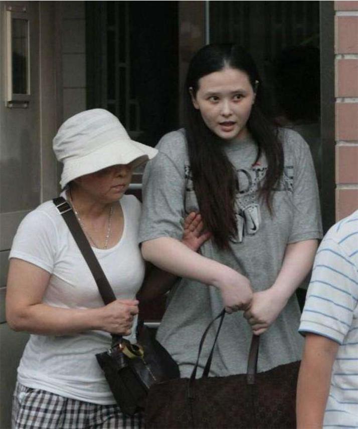 45岁台湾明星近况曝光，出狱后癌症复发，害怕变丑不想吃药