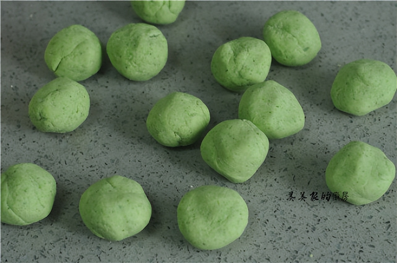 春天里的宝，也是女人保护草，拌一拌烙成饼，比韭菜肉饼香！