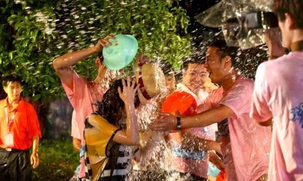 老挝泼水节真的好玩,老挝泼水节有多厉害