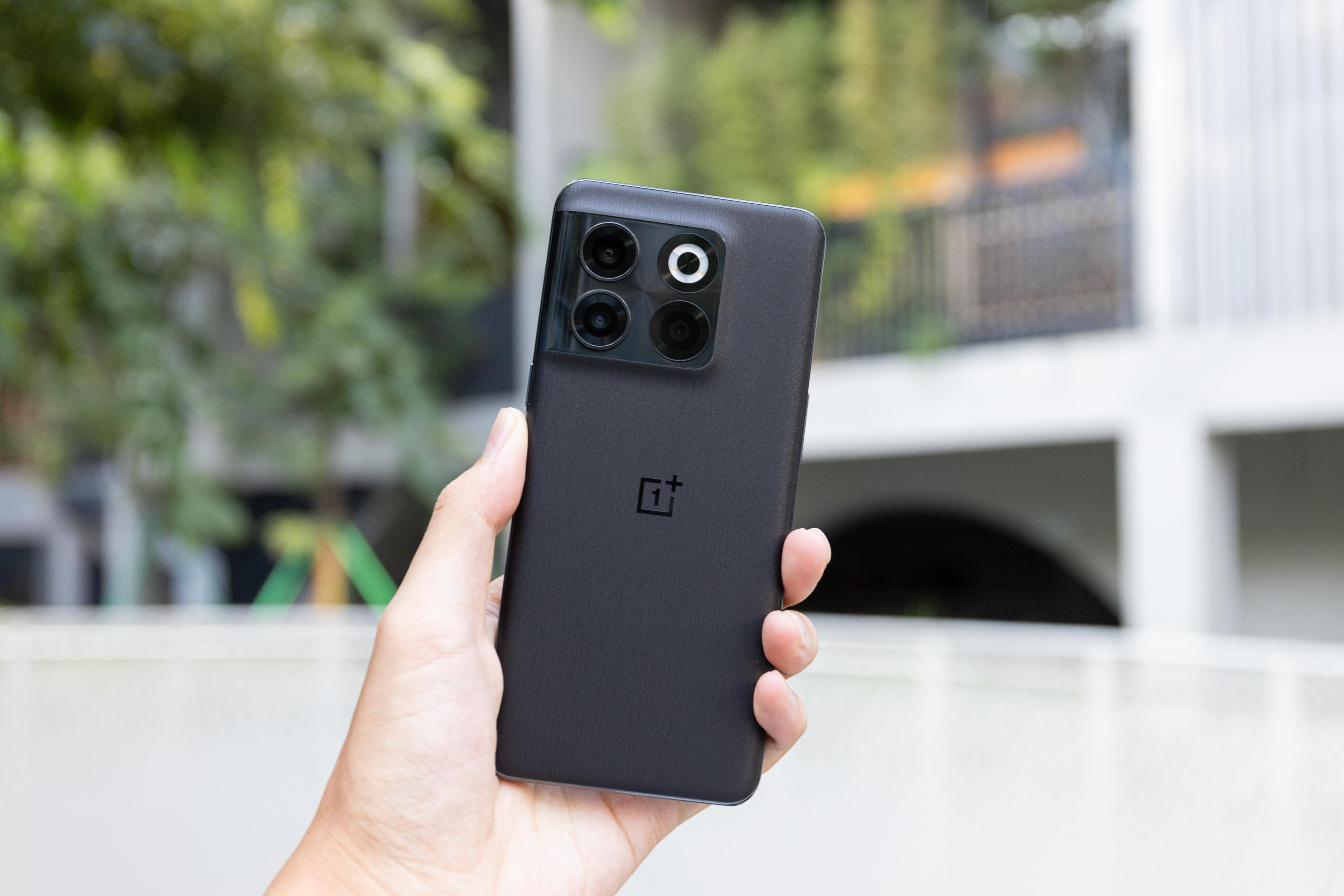 微信清完还占8GB内存？到底多大的内存才能用四年，一加给出答案