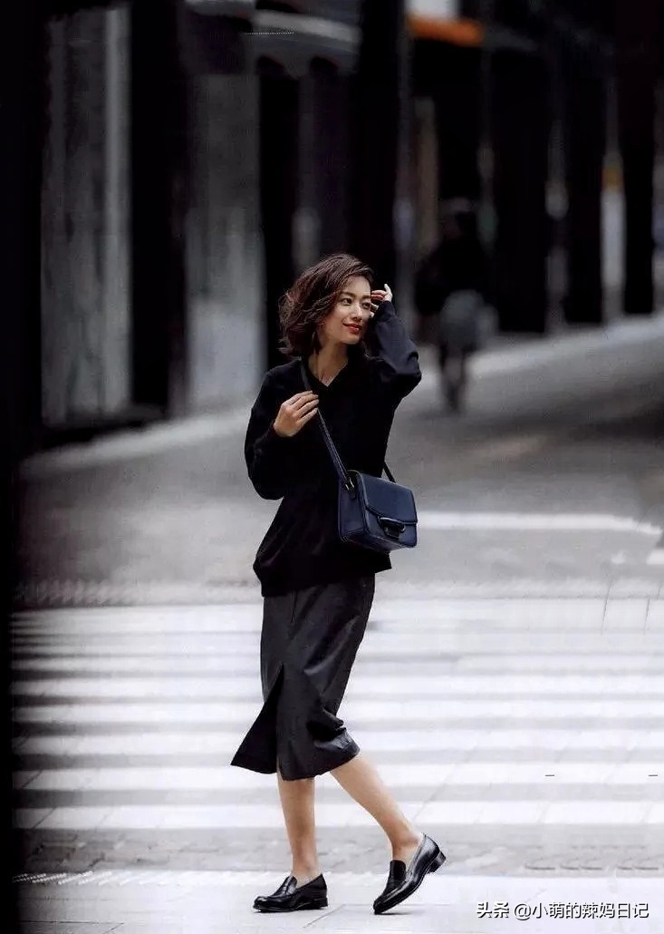 奔五奔六的女人别总说穿衣难,奔五奔六的女人不要穿得太老气