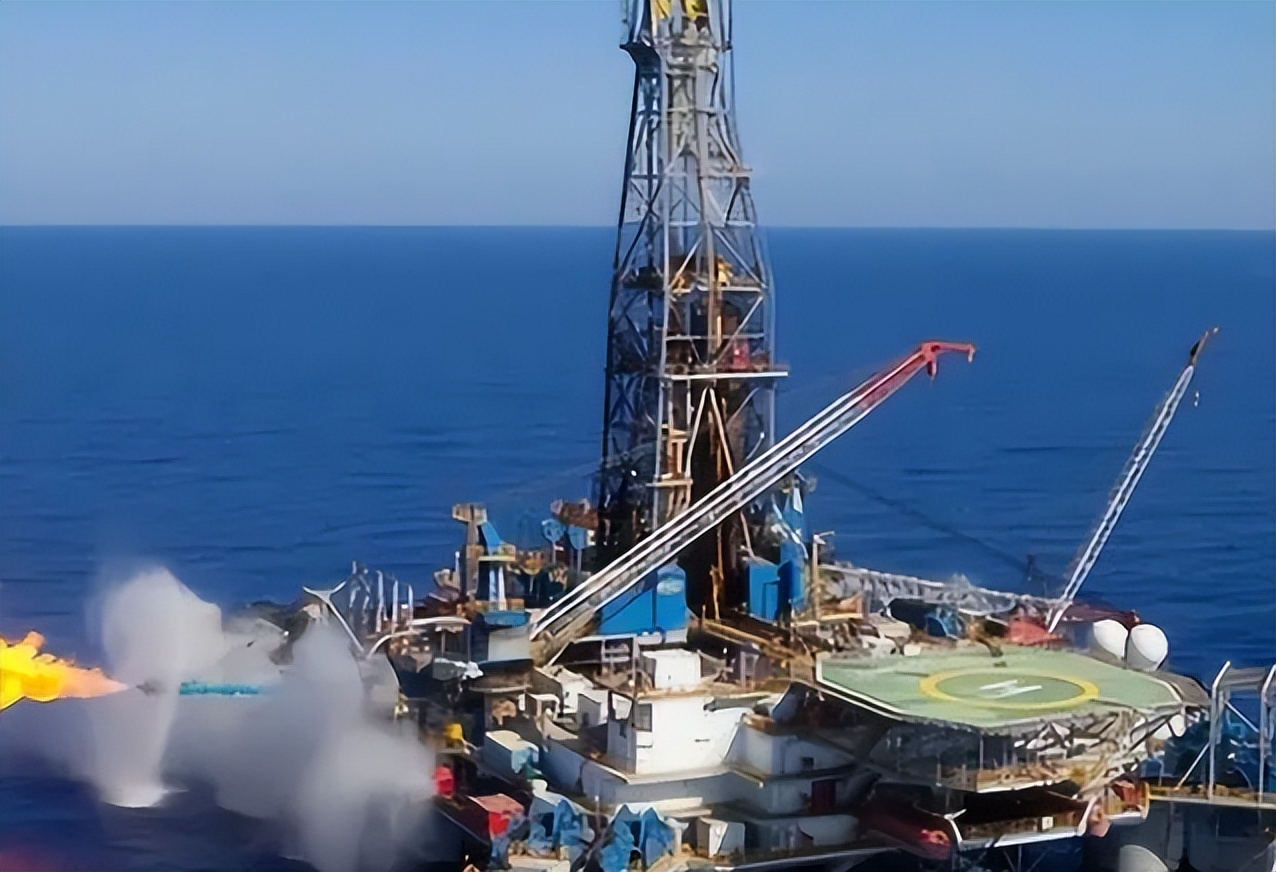 中国一边费力大量进口原油，一边低价出口成品油，这是为什么呢？