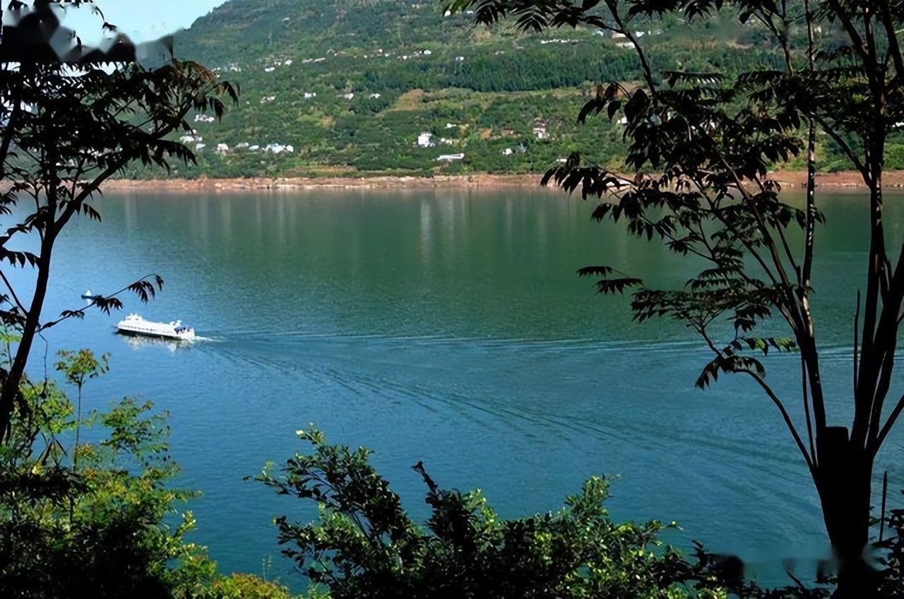 长江是世界第几大河最深多少米,长江哪个地方水量大