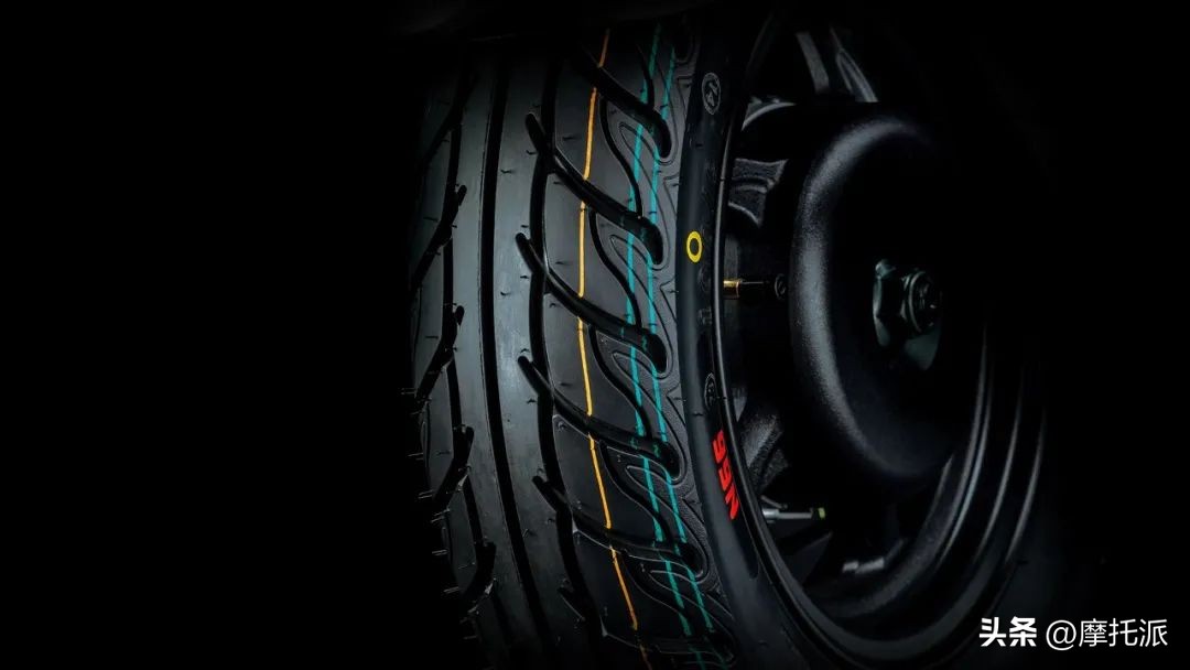 豪爵虎鲨125通勤踏板,豪爵虎鲨vx125用豪爵红桶可以吗