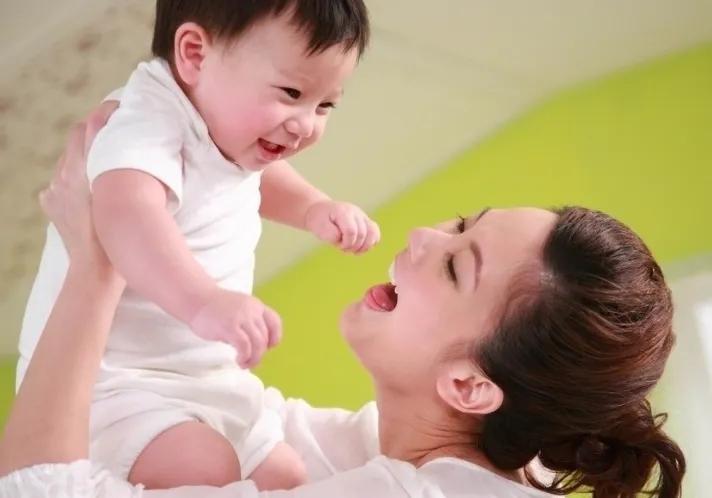 宝宝发烧吐没精神怎么回事,孩子发烧好了没精神怎么回事