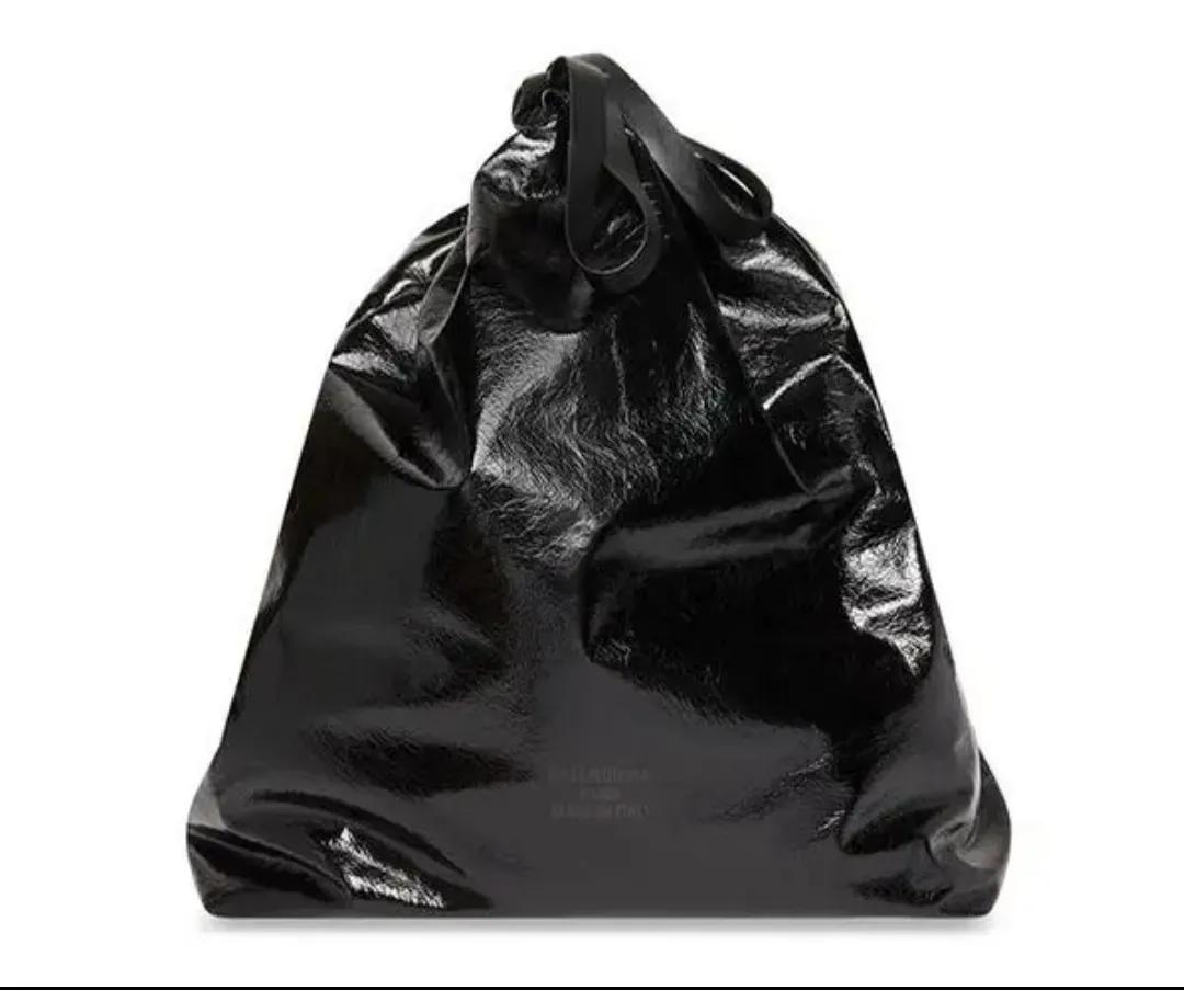 巴黎世家12000元新包像垃圾袋,巴黎世家12000元包像大垃圾袋测评
