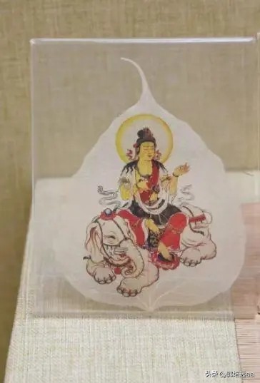 一小伙卖树叶一天挣12000,贵州女子巧用树叶赚大钱