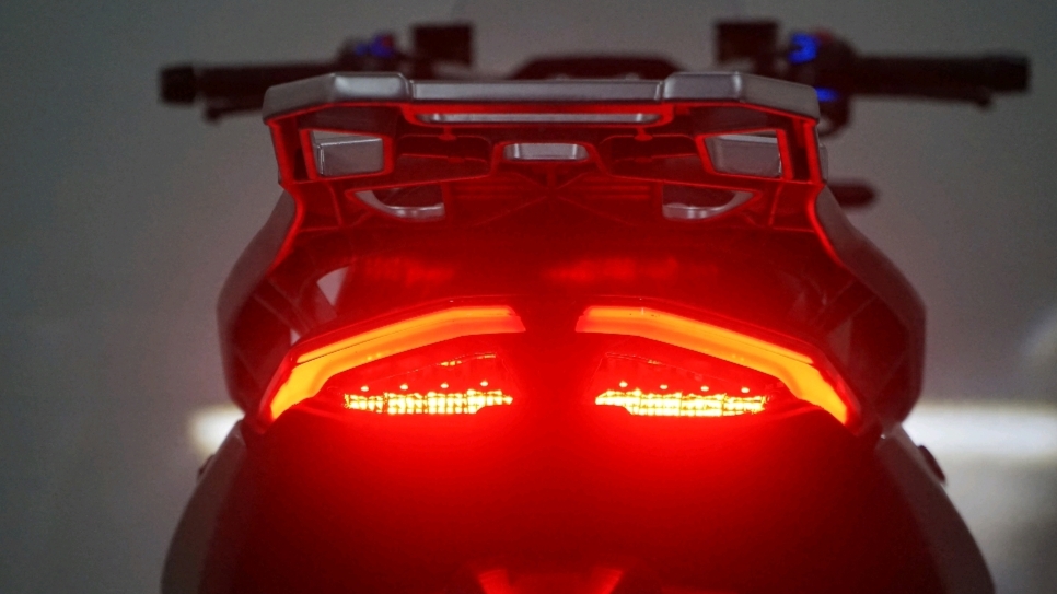 运动踏板adv,五羊本田adv星锐视频