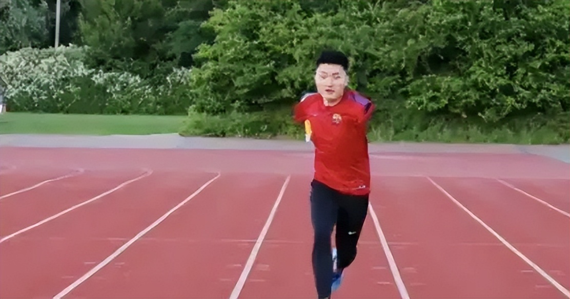 无臂高考状元杨孟衡大型纪录片,杨孟衡用脚写字