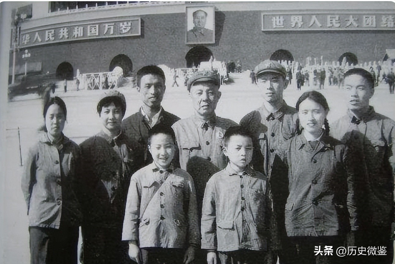 59年*振华苏**被迫离婚带6个娃,毛主席看不下去了:再找个合适的