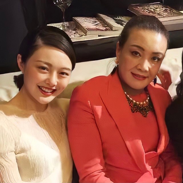 雷宛萤故事,豆瓣女神早期