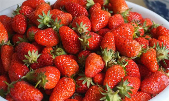 如何做草莓酱只用4颗草莓,草莓酱做法草莓用不用晾干