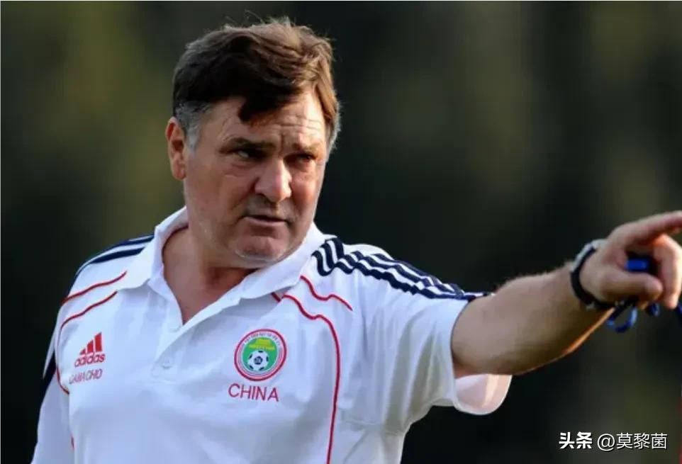 为什么国足踢不好球呢,为什么高洪波的国足出不了线