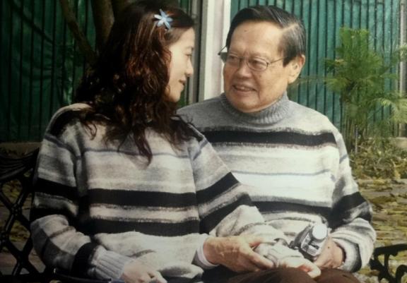 101岁的杨振宁首次露面,101岁杨振宁罕见露面原视频