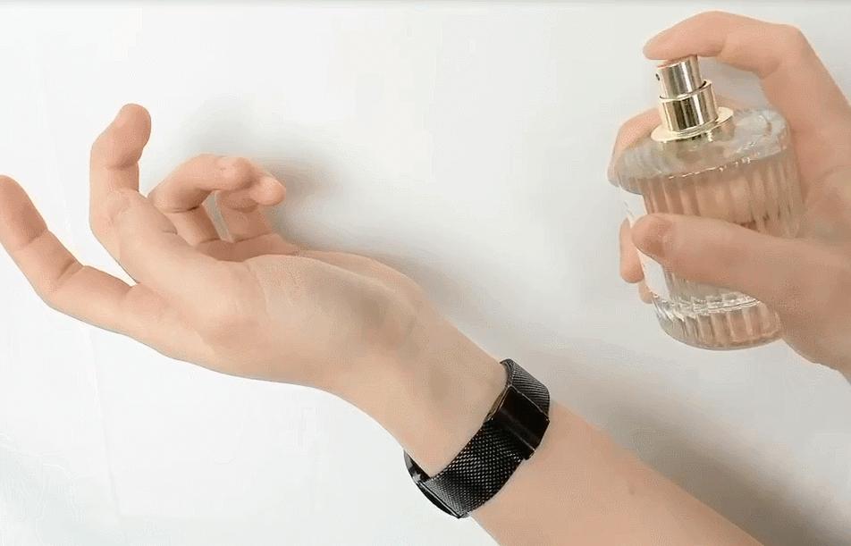 男生没喷香水闻到体香是怎么回事,一个人身上没有喷香水但是有体香