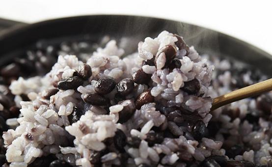 老年人生吃黑豆的最佳吃法,96岁爷爷吃了60年的黑豆养生做法