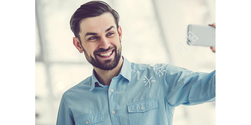 热心小伙半夜给邻居修水龙头,24岁小伙水龙头坏了