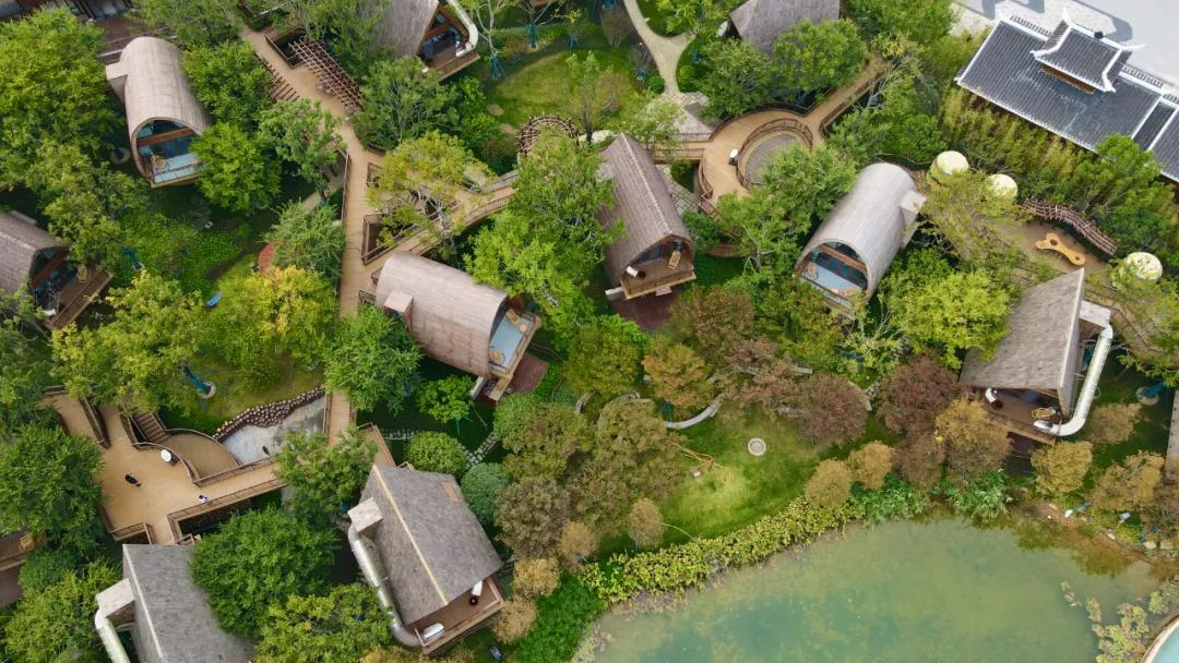 小精灵同款树屋绝了!遛娃的秘密基地,诗境家园里的度假圣地