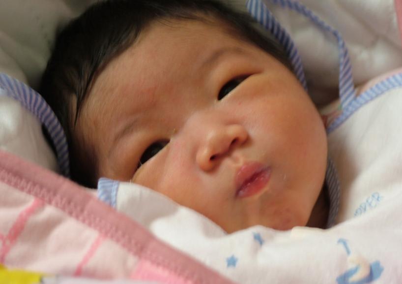 为什么宝宝吃母乳妈妈就肚子疼,婴儿吃母乳饿得快是吗