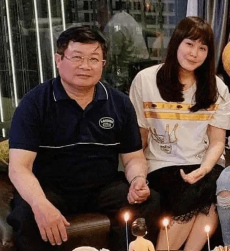 越南诈骗网红,被越南骗走的女网红