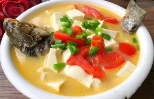 鱼汤炖什么好喝又营养价值高,鱼汤这样炖才最鲜美营养回味无穷