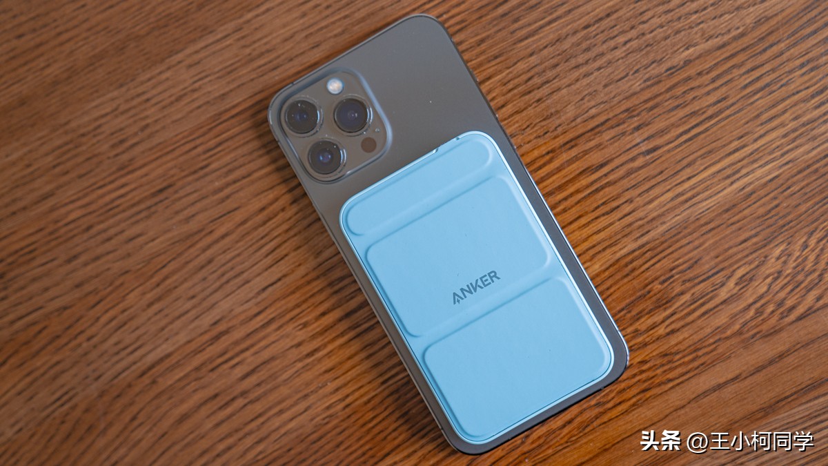 anker磁吸充电宝使用教程,anker磁吸充电宝一代与二代区别