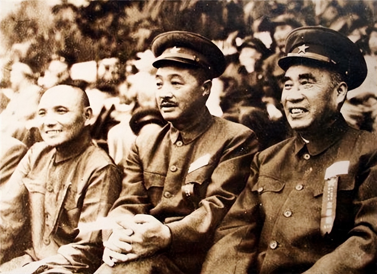 贺龙将军组建的足球队有多强？14场国际赛从无败绩，成为亚洲第一