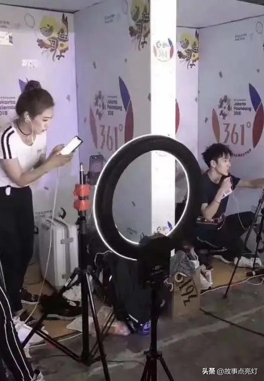 那一年，李佳琦月薪四千，罗永浩负债6亿