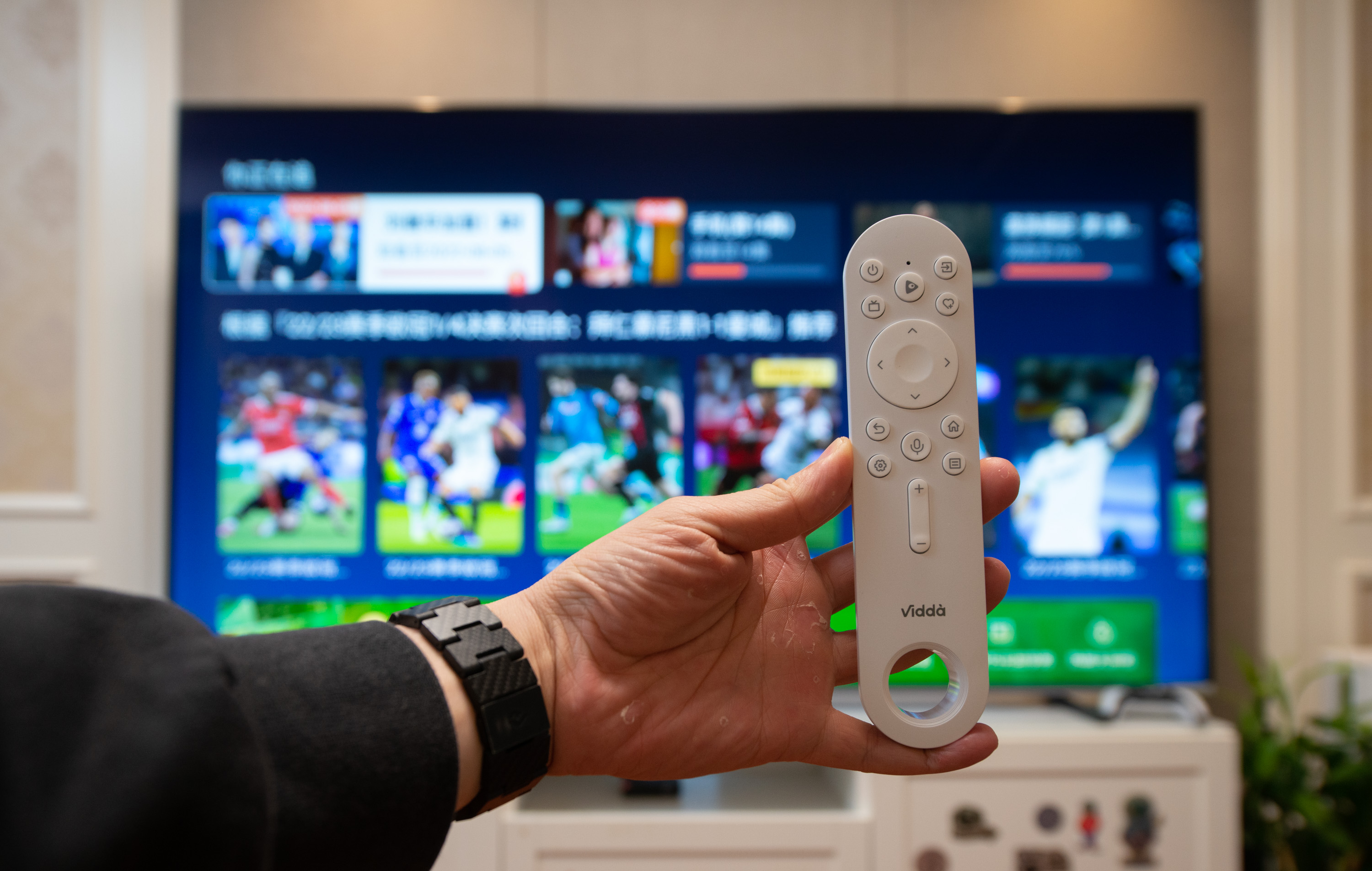 家里电视碎屏了,才让我有机会做了两台7k价位85英寸电视机横评