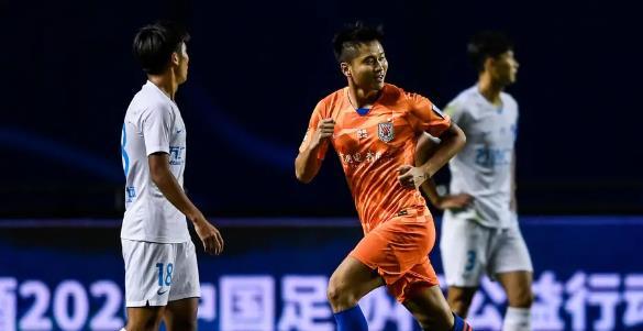 鲁能大连队林良铭,大连队队后腰