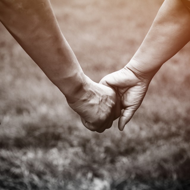 把老家房子卖了给父母养老,儿子卖房还父母养老钱